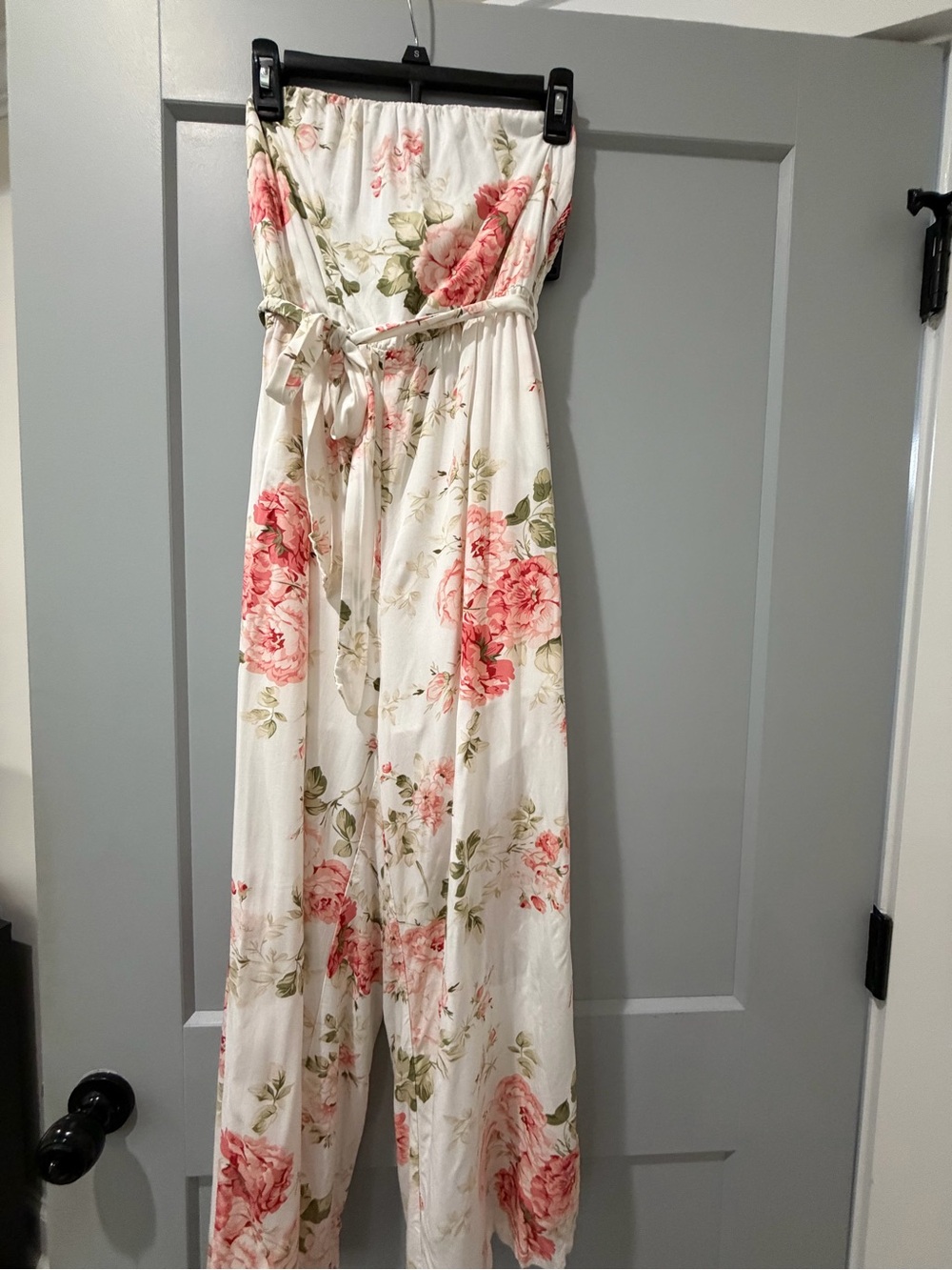 Cupshe White Floral Strapless Jumpsuit with Pink Roses